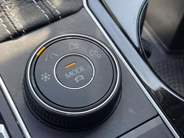 2023 Opal White Pearl Volkswagen Atlas SEL AWD SUV