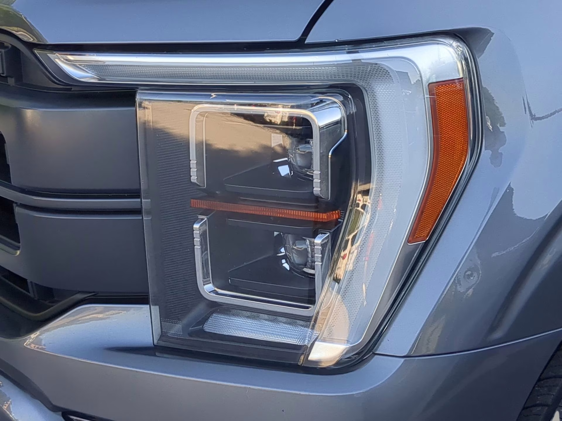2021 Carbonized Gray Metallic Ford F-150 LARIAT Crew Cab Pickup 4X4 Truck
