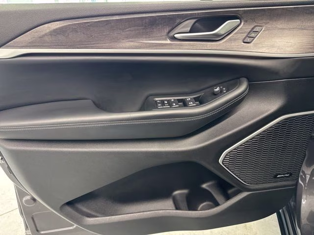 2022 Baltic Gray Metallic Clearcoat Jeep Grand Cherokee 4xe 4X4 SUV