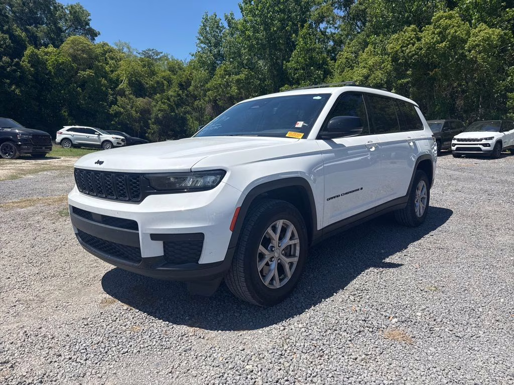 2022 Bright White Clearcoat Jeep Grand Cherokee L Altitude RWD SUV