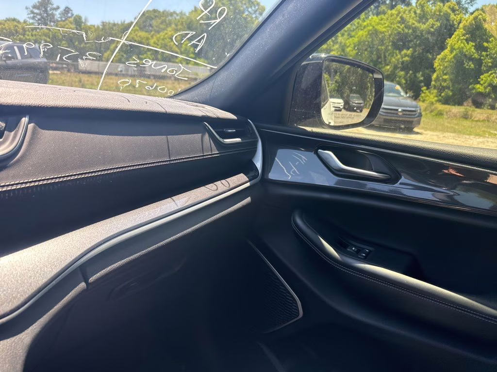 2022 Bright White Clearcoat Jeep Grand Cherokee L Altitude RWD SUV