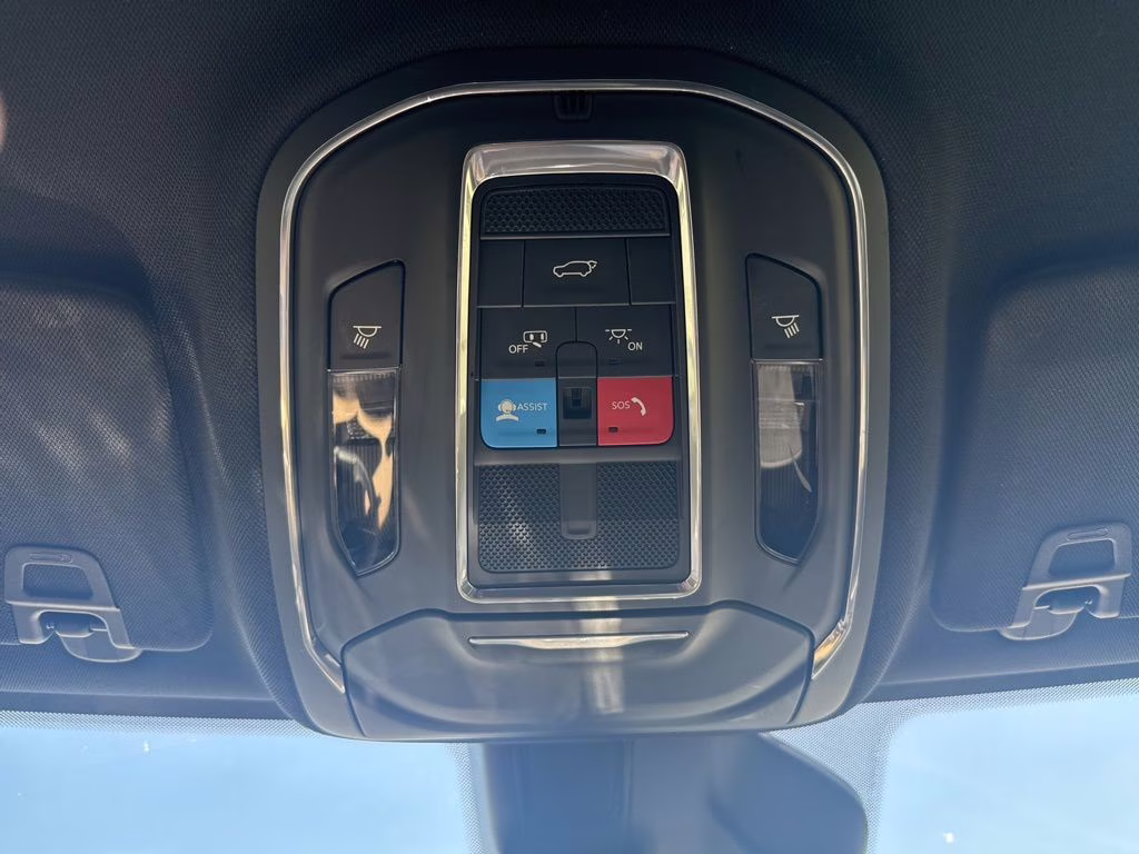 2022 Bright White Clearcoat Jeep Grand Cherokee L Altitude RWD SUV