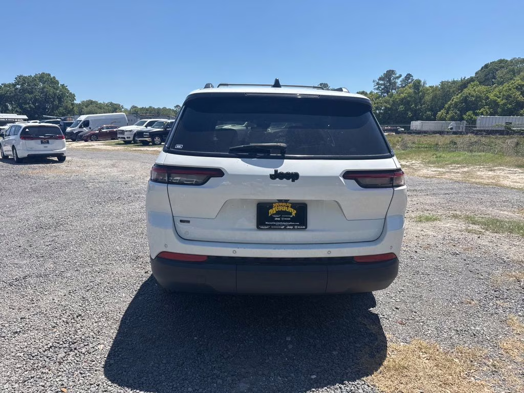 2022 Bright White Clearcoat Jeep Grand Cherokee L Altitude RWD SUV