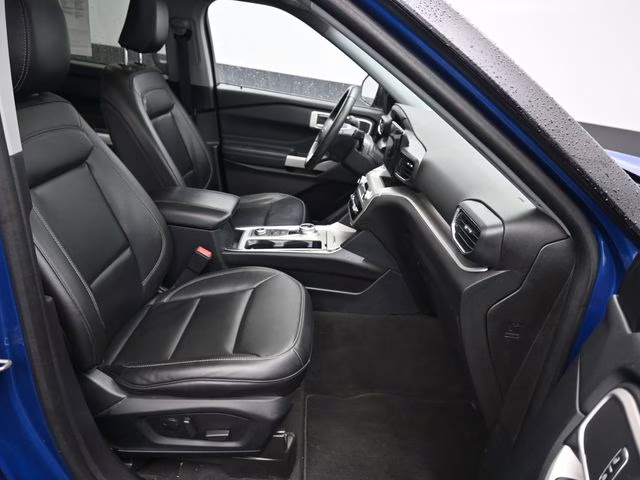 2022 Blue Metallic Ford Explorer XLT 4X4 SUV