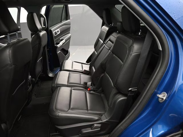 2022 Blue Metallic Ford Explorer XLT 4X4 SUV