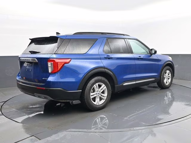 2022 Blue Metallic Ford Explorer XLT 4X4 SUV