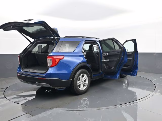 2022 Blue Metallic Ford Explorer XLT 4X4 SUV