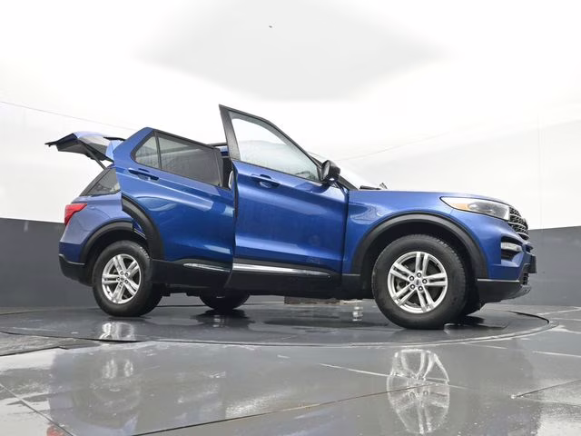 2022 Blue Metallic Ford Explorer XLT 4X4 SUV