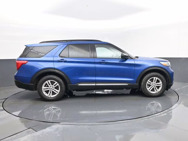 2022 Blue Metallic Ford Explorer XLT 4X4 SUV