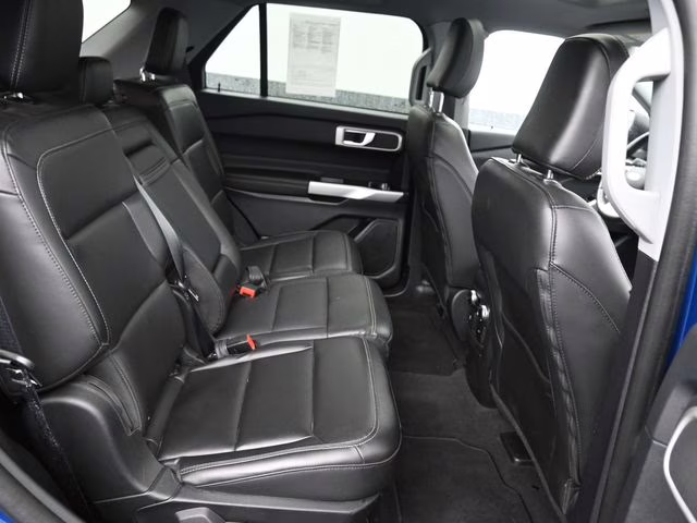 2022 Blue Metallic Ford Explorer XLT 4X4 SUV