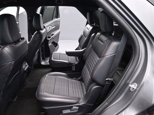 2025 Gray Metallic Ford Explorer ST-Line 4X4 SUV