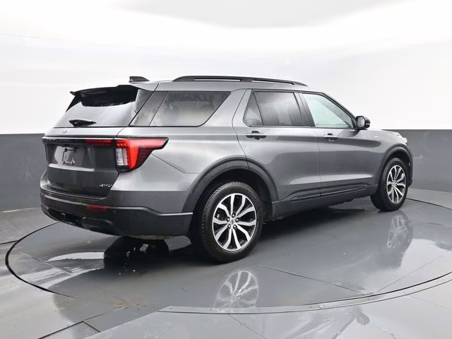 2025 Gray Metallic Ford Explorer ST-Line 4X4 SUV