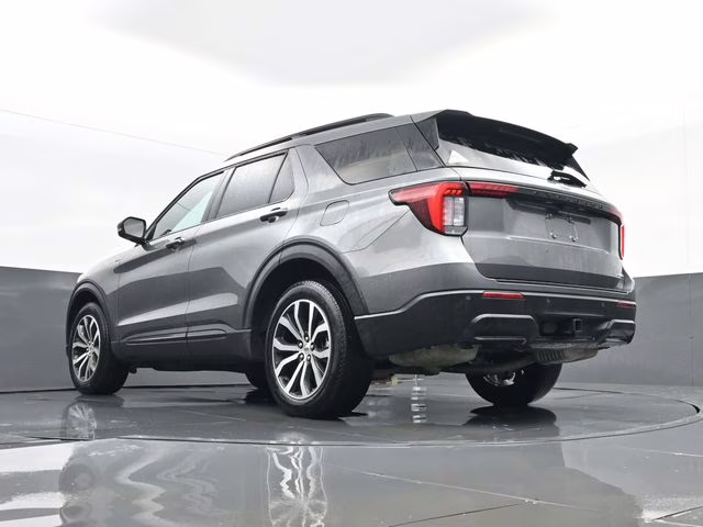 2025 Gray Metallic Ford Explorer ST-Line 4X4 SUV