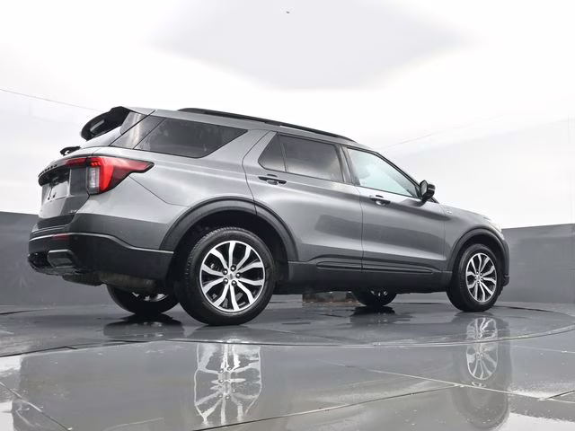 2025 Gray Metallic Ford Explorer ST-Line 4X4 SUV