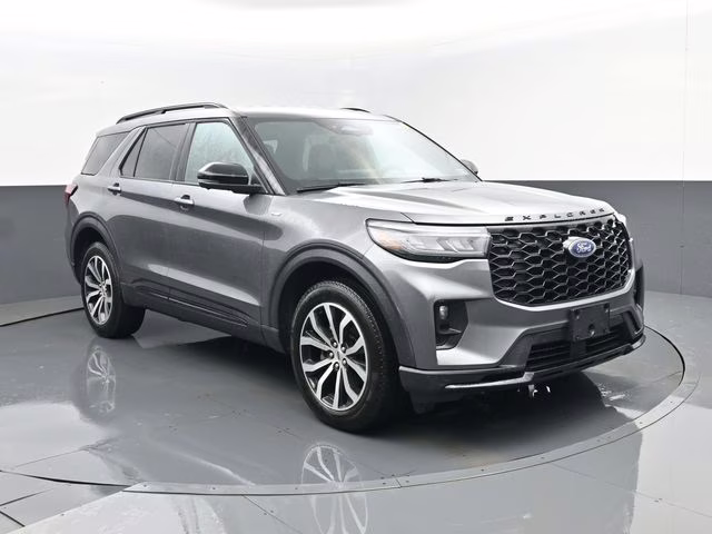 2025 Gray Metallic Ford Explorer ST-Line 4X4 SUV
