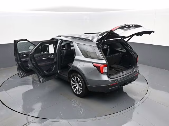 2025 Gray Metallic Ford Explorer ST-Line 4X4 SUV