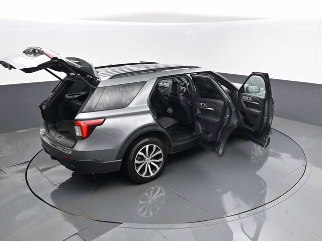 2025 Gray Metallic Ford Explorer ST-Line 4X4 SUV