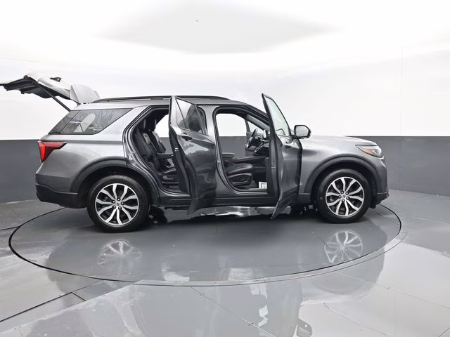 2025 Gray Metallic Ford Explorer ST-Line 4X4 SUV