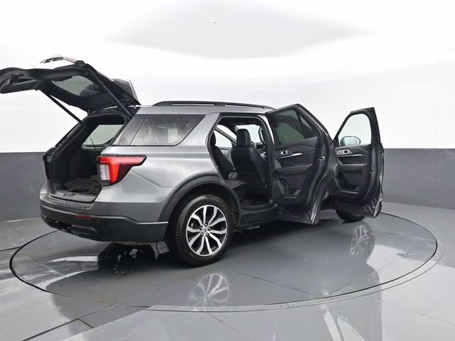 2025 Gray Metallic Ford Explorer ST-Line 4X4 SUV