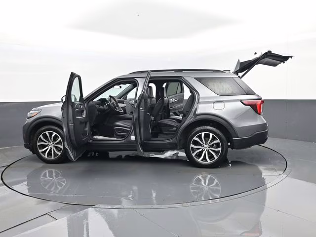 2025 Gray Metallic Ford Explorer ST-Line 4X4 SUV