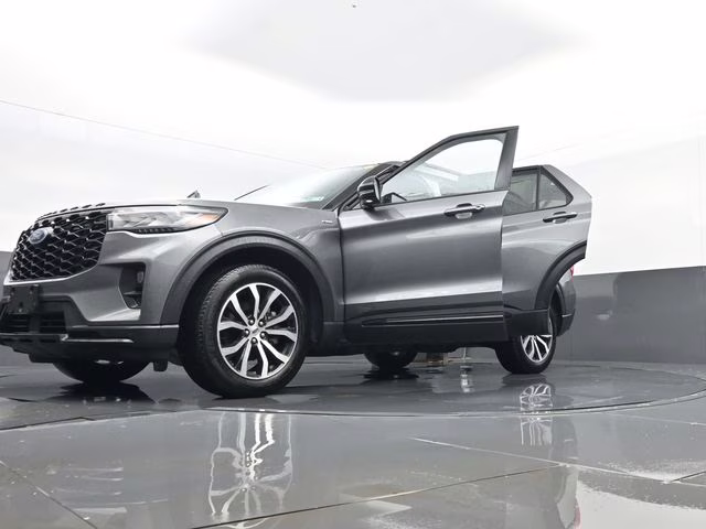 2025 Gray Metallic Ford Explorer ST-Line 4X4 SUV