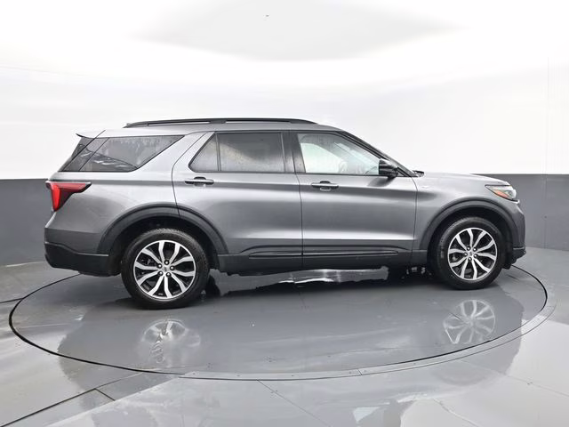 2025 Gray Metallic Ford Explorer ST-Line 4X4 SUV