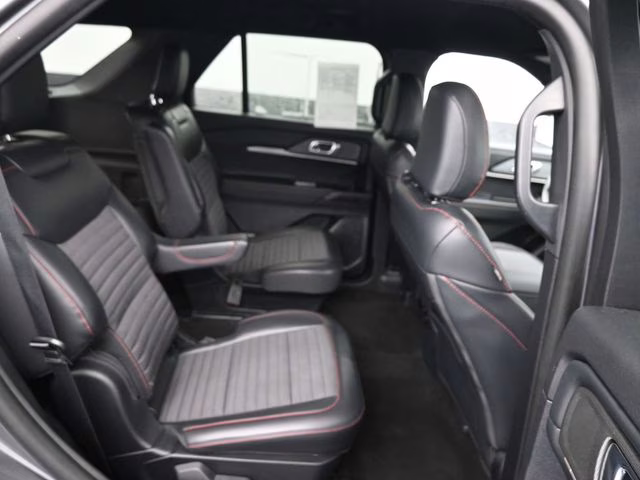 2025 Gray Metallic Ford Explorer ST-Line 4X4 SUV