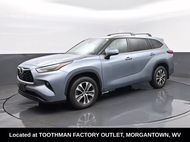 2023 Moon Dust Toyota Highlander XLE AWD SUV