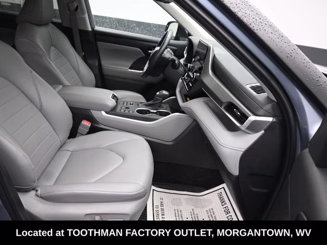 2023 Moon Dust Toyota Highlander XLE AWD SUV