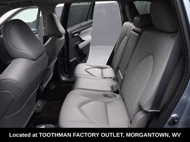2023 Moon Dust Toyota Highlander XLE AWD SUV