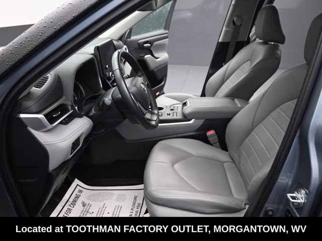 2023 Moon Dust Toyota Highlander XLE AWD SUV
