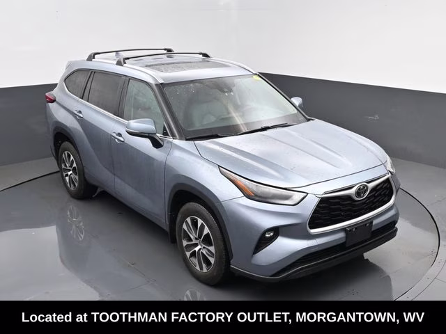 2023 Moon Dust Toyota Highlander XLE AWD SUV