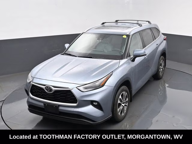 2023 Moon Dust Toyota Highlander XLE AWD SUV