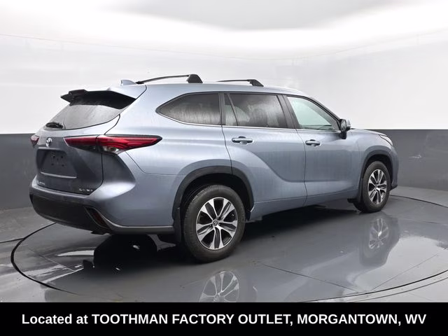 2023 Moon Dust Toyota Highlander XLE AWD SUV