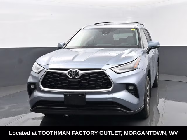 2023 Moon Dust Toyota Highlander XLE AWD SUV