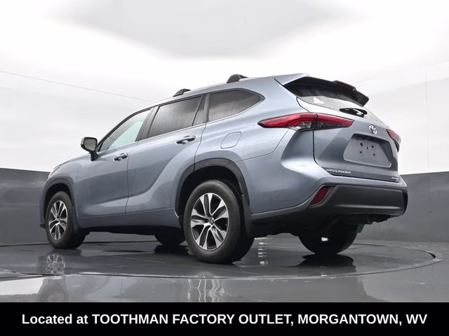 2023 Moon Dust Toyota Highlander XLE AWD SUV