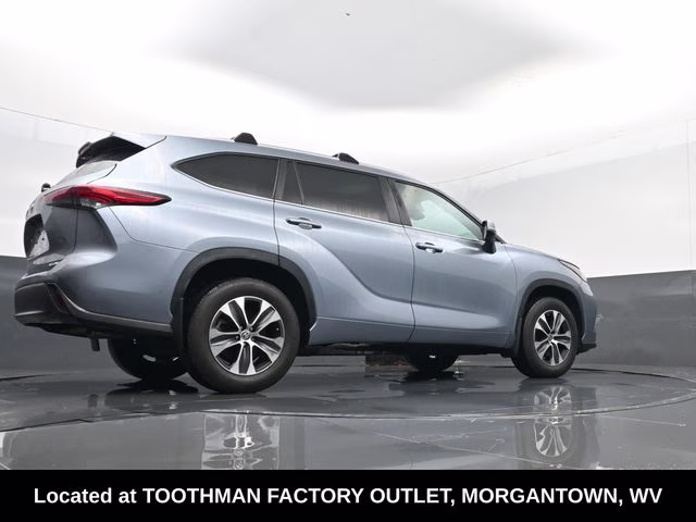2023 Moon Dust Toyota Highlander XLE AWD SUV