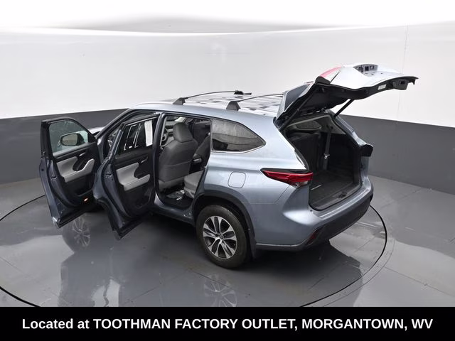 2023 Moon Dust Toyota Highlander XLE AWD SUV