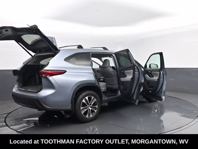 2023 Moon Dust Toyota Highlander XLE AWD SUV