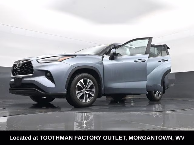2023 Moon Dust Toyota Highlander XLE AWD SUV