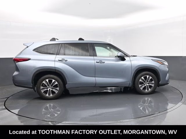 2023 Moon Dust Toyota Highlander XLE AWD SUV
