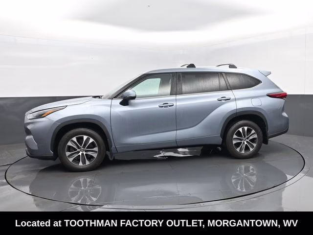 2023 Moon Dust Toyota Highlander XLE AWD SUV
