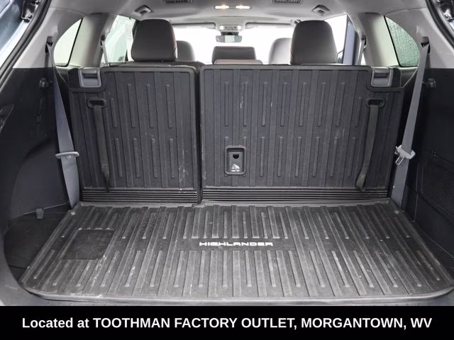 2023 Moon Dust Toyota Highlander XLE AWD SUV