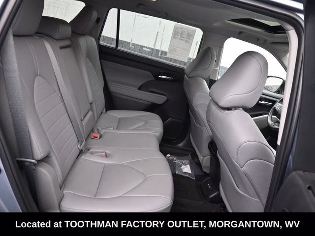 2023 Moon Dust Toyota Highlander XLE AWD SUV