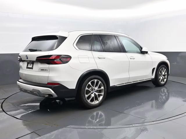 2024 Alpine White BMW X5 xDrive50e AWD SUV