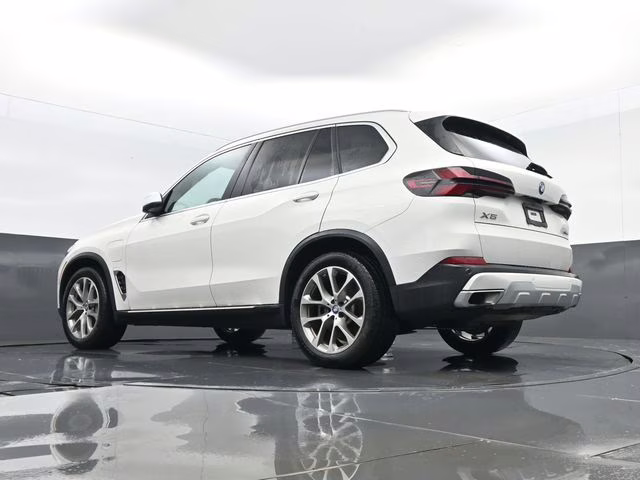 2024 Alpine White BMW X5 xDrive50e AWD SUV