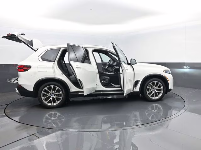 2024 Alpine White BMW X5 xDrive50e AWD SUV
