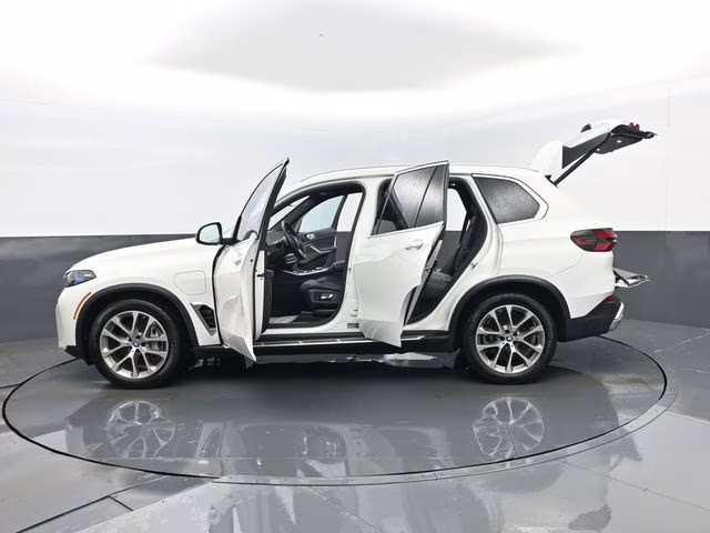 2024 Alpine White BMW X5 xDrive50e AWD SUV