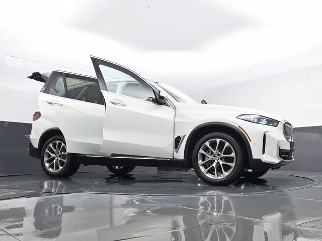 2024 Alpine White BMW X5 xDrive50e AWD SUV