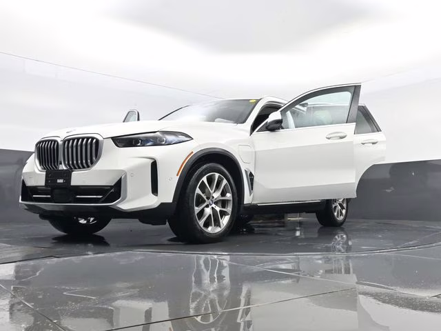 2024 Alpine White BMW X5 xDrive50e AWD SUV